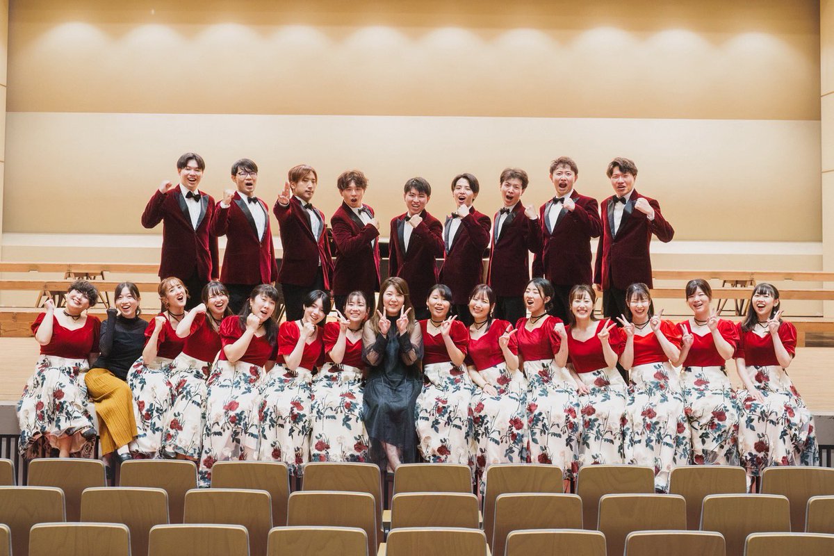 sasamitowasabi's tweet photo. 昨日は！
今週末に控えた関東合唱コンクールに向けて、ホール練習を行いました✨

本番を想定し、ホールでの響きや声のバランスを確認しながらみんなでじっくり練習しました🎶

ここまで積み重ねてきたものを大切に、最後までみんなで頑張ります💪✨

私たちらしい歌声を届けられますように☺︎ https://t.co/GaoILhBWun