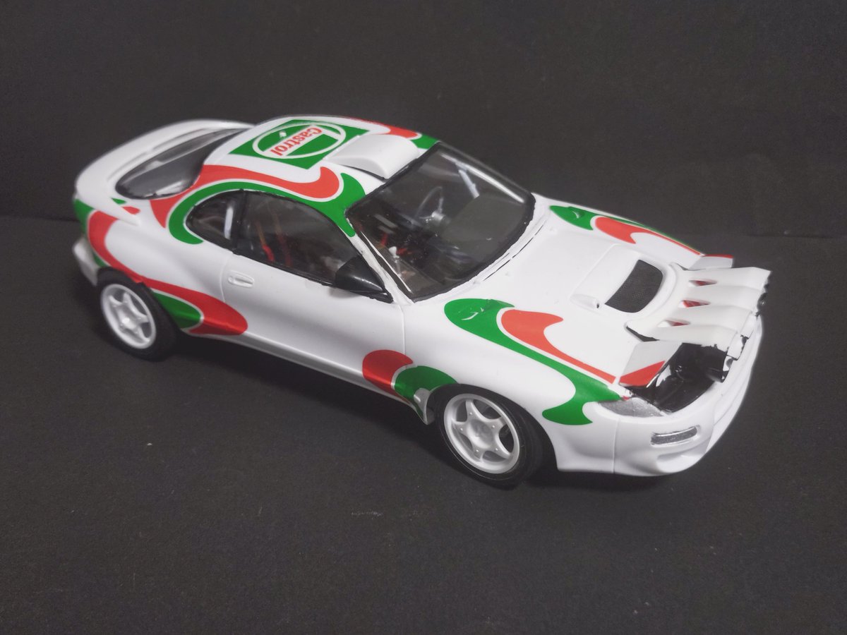 R1papa's tweet photo. 1/24　タミヤ　トヨタ　セリカGT-FOUR、ナイトステージ用増設ライト仮付けしました。付けない方もうカッコいいんだけどライトたくさんあった方がラリー車っぽいのでこれでいきます。 https://t.co/3nJDNaRoef
