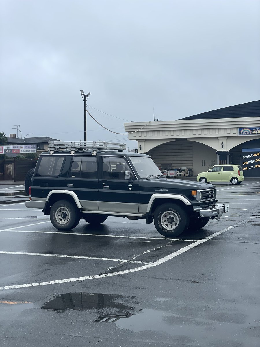 mitsu_hzj77hv's tweet photo. 10月4日から5日にかけて
千葉県我孫子市でランドクルーザー70を
盗まれてしまいました。
新車で買って29年乗ってきた大事な車です。

特徴ある車ですし、札幌ナンバーなので
どこかで見かけたら教えてください。

札幌131 に77

#盗難車
#ランドクルーザー
#ランドクルーザー70 https://t.co/uaVWjtmxML