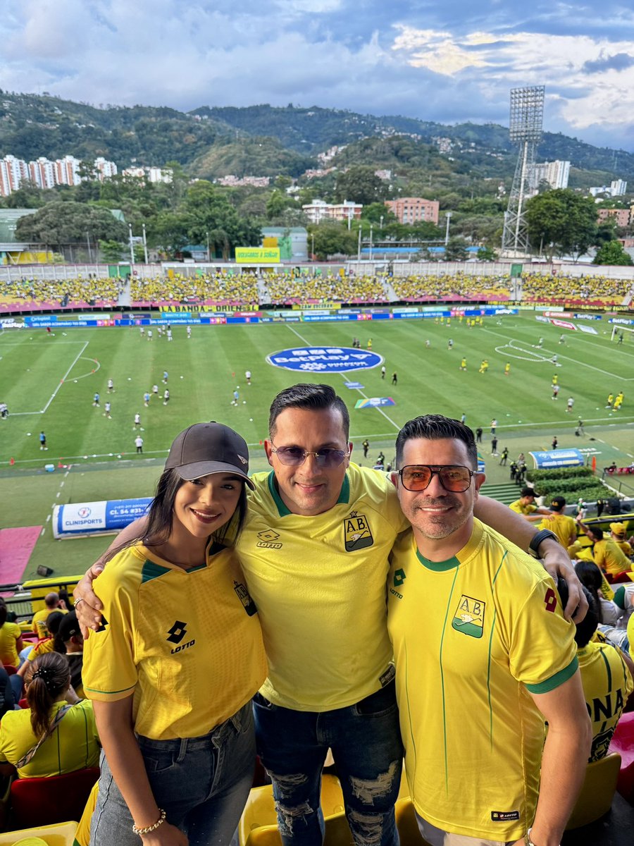 PITERALBEIRO's tweet photo. Estar en mi ciudad y que ese dia juegue el equipo de nuestros amores 💛💚 con mi amigo @djmarioandretti https://t.co/i3f6j2QQQ8