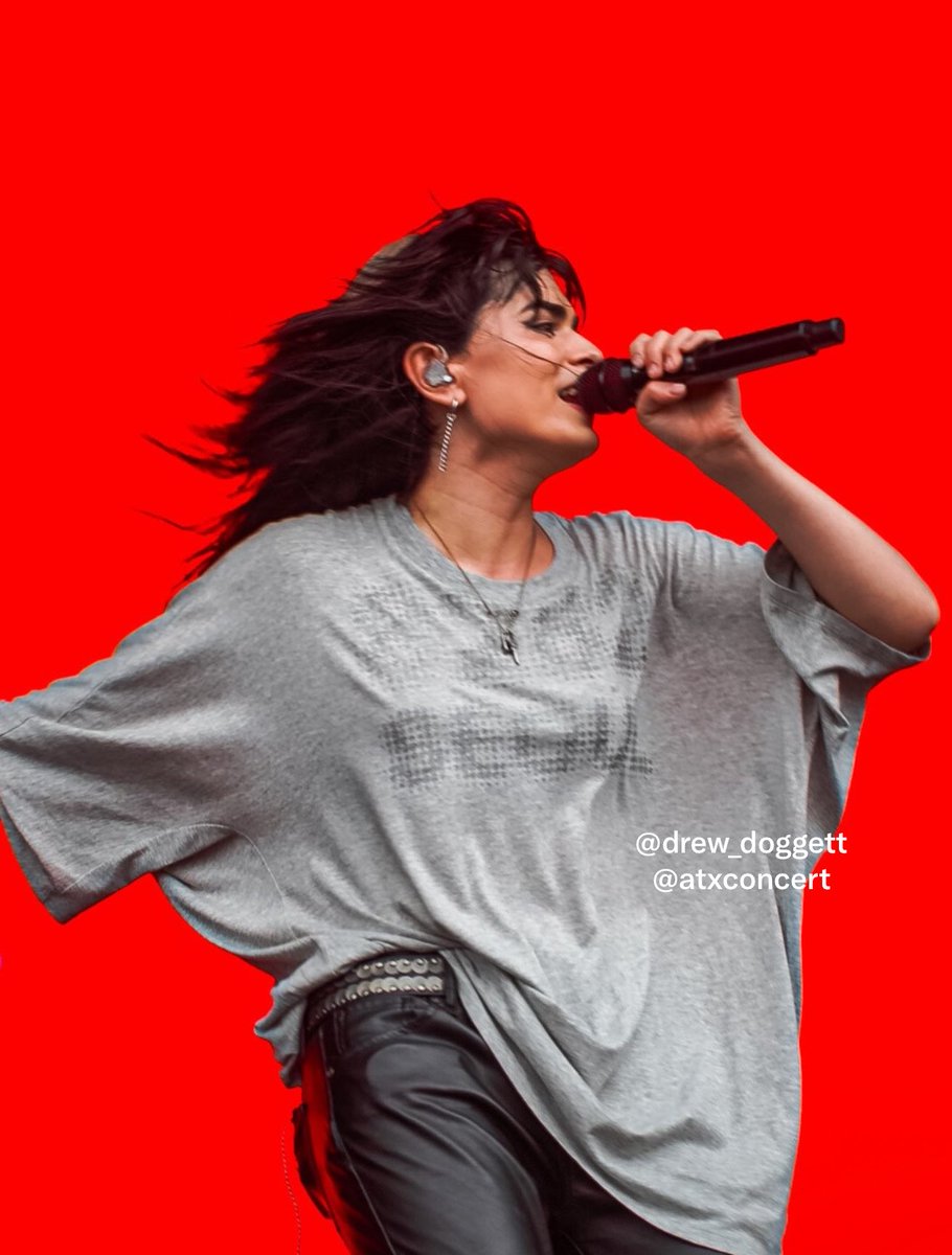 underscorestyle's tweet photo. underscores sporting Open YY’s Seoul Lounge tee in the gray colorway ❤︎
Seen in this tee during her Austin City Limits music festival performance!  

✱ Proceed to check out。。。
               『 𝄃𝄃𝄂𝄂𝄀𝄁𝄃𝄂𝄂𝄃 』https://t.co/rNqlu18jum https://t.co/nd0vxXgCmh