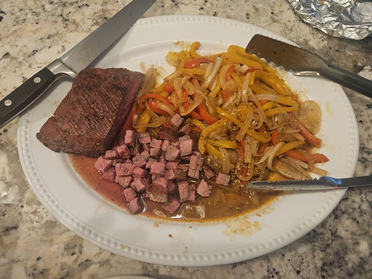 danmmeyer's tweet photo. Sunday evening Fajitas. Made the marinade using the Kinder's Steak Fajita seasoning, yellow &amp; red peppers, onion and garlic. Simple, quick, healthy and tasty. https://t.co/RW6C5axxYr
