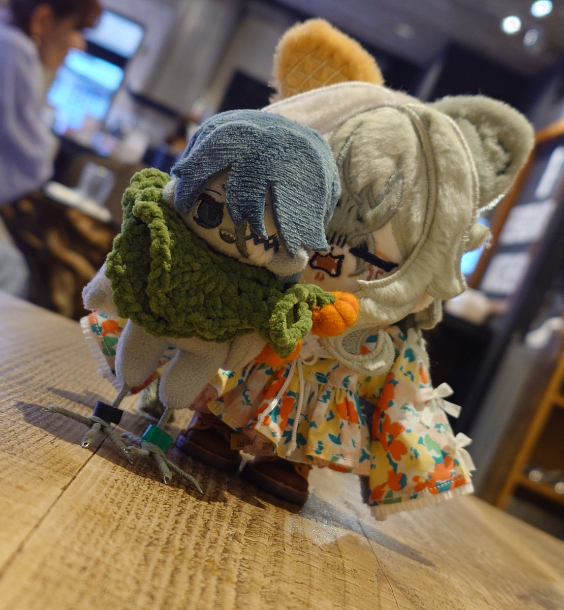 Fuuuuu_ji_'s tweet photo. 新しいお洋服を着てもギャン泣きしていたまづま　そこへ現れたのは…？

#今日のまづま
#テトリアシとり
#ゆきただっこ https://t.co/J8RxZbNnkD
