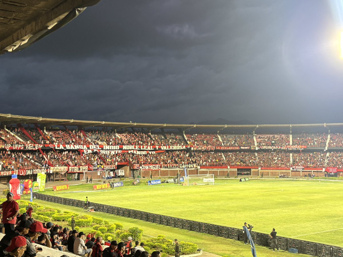 Eltochee's tweet photo. Sale uno realmente feliz del General Santander, vuelve a ganar el más grande del oriente y da un respiro en esa tabla maldita. Empezamos a ver una luz y aquí seguiremos indio de mi vida. https://t.co/DY2WtVoAnY