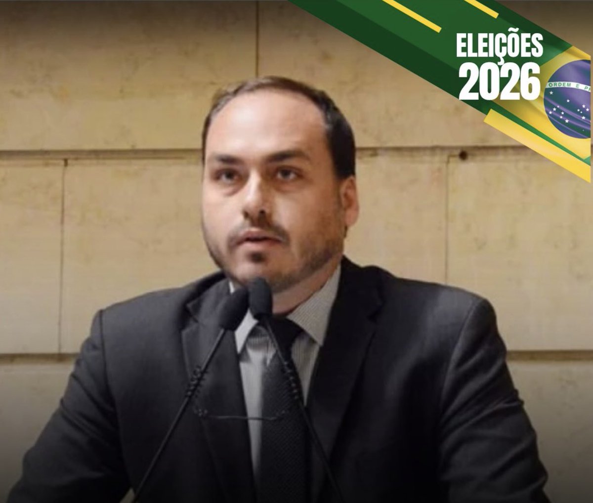 MARINESARALDI's tweet photo. Carlos Bolsonaro vence pleito e é eleito senador em Santa Catarina. 
Parabéns @CarlosBolsonaro você é gigante.. 👏🏻👏🏻
🇧🇷 🇧🇷 https://t.co/V4LugTsq4K