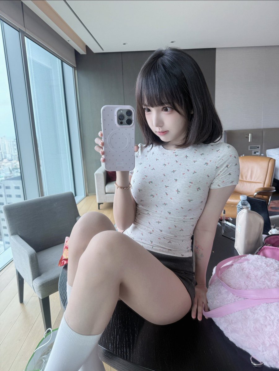 deborah14iu5's tweet photo. 国庆节在家早起，现在是有人想锐评一下我的燥福嘛 🥹   
看完不许瞎说，赶紧看，我要删了
1：看福
2：看🐻
3：全部都要 https://t.co/k5avPFcDKd