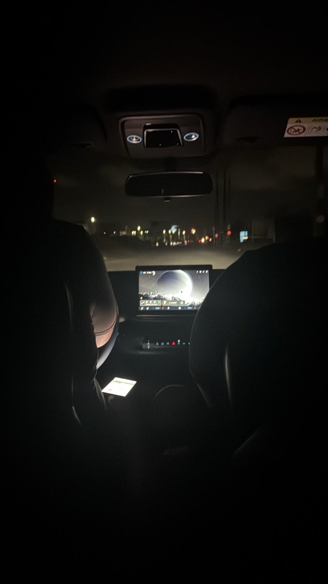xvituy's tweet photo. O uber falando em Flávio Bolsonaro e escutando Madona. Amo 💅 https://t.co/xX75Be3QiO
