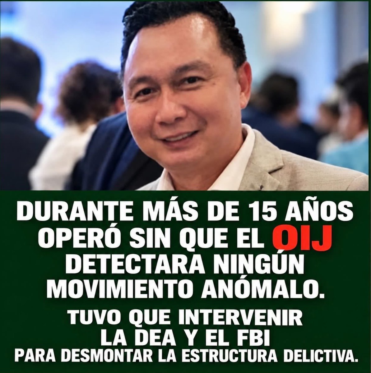 OraculodeCR's tweet photo. LO IMPORTANTE 
La fotografía con el ciudadano chino sea auténtica o no, por sí sola no demuestra nada.

No tenemos problema en que la debilitada oposición utilice una imagen supuestamente tomada el día de la gran victoria de nuestra presidenta Laura Fernández. Probablemente nosotros habríamos hecho lo mismo si una fotografía semejante hubiera aparecido el día de la GRAN DERROTA de Álvaro Ramos.

Pero una fotografía es una cosa y demostrar un vínculo ilegal es otra muy distinta.

Si ese personaje no financió ilegalmente al partido ni existen pruebas de aportes irregulares, su presencia entre muchísimas personas no demuestra delito alguno. Además, según información oficial, su nombre no aparece en los registros correspondientes como comprador de bonos de la agrupación. Ni en el partido ni en el TSE. 

Lo verdaderamente grave es otra cosa: ¿cómo pudo una persona señalada por las autoridades estadounidenses por narcotráfico y lavado de dinero desenvolverse durante tantos años en Costa Rica sin que nuestras autoridades lograran detectar y judicializar esas presuntas actividades?

Como ocurrió con Macho Coca, el Diablo y otros personajes, nuevamente tuvieron que intervenir autoridades estadounidenses como la DEA y el FBI para desmontar la red criminal. 

Ese es el verdadero debate.

Una fotografía puede servir para fabricar un escándalo político; una investigación seria debe establecer hechos y responsabilidades.

Si no aparecen pruebas de financiamiento ilegal o de vínculos delictivos con el partido, tendrán que buscar otro rollo para continuar con sus conocidos escándalos de perdedores dolientes.
.