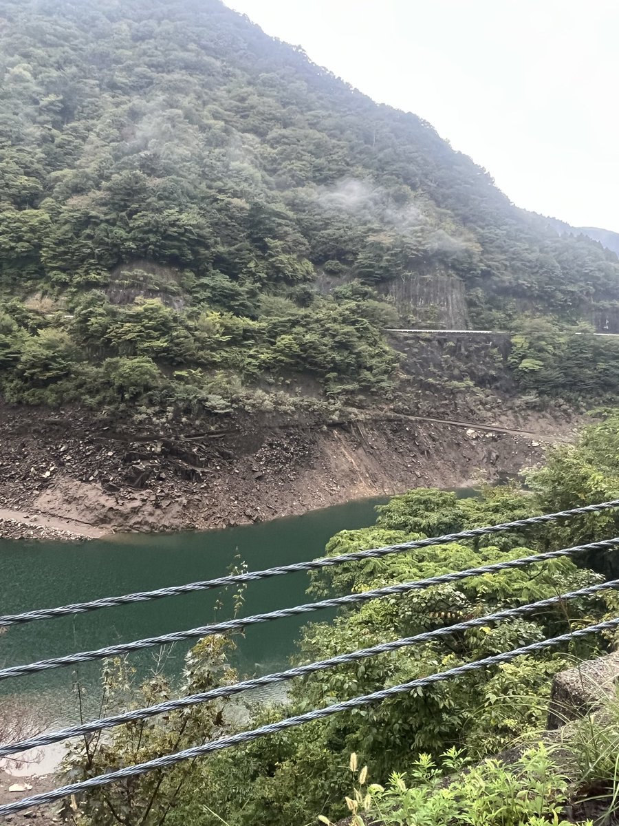 k_dqmsl2018's tweet photo. 水汲みに6時前から仕事 https://t.co/Nt7D8bTCId