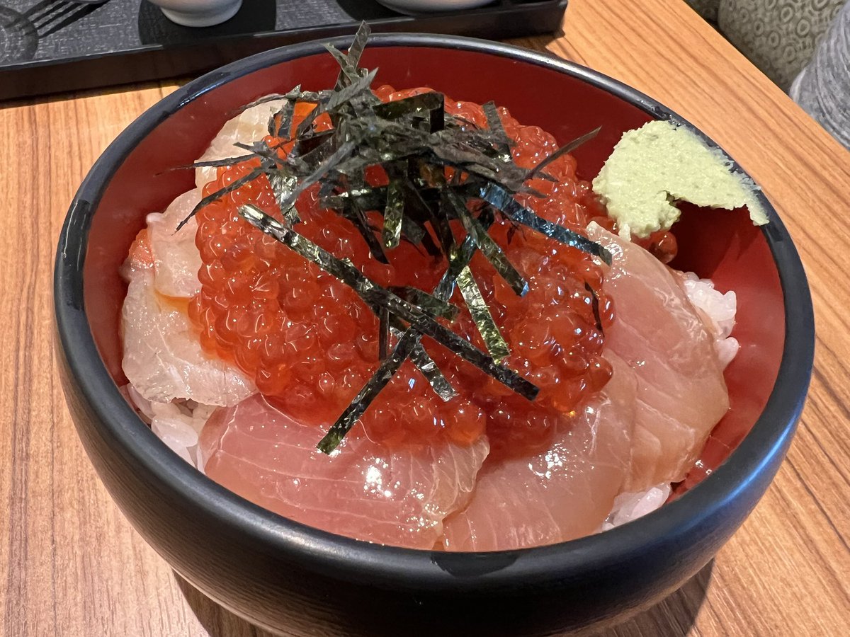 Lunatic_Night__'s tweet photo. おはようございます☀️朝食バイキングです！
昨夜はあんまり熟睡出来なかったのでまだ眠いです😴
むこうずねがが筋肉痛です…日頃引きこもってるから… https://t.co/YMKxqqBvKp