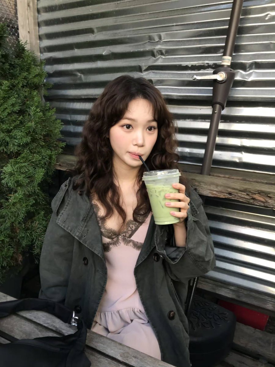 sserapics's tweet photo. _chaechae_1 instagram update 

: 😳

#KIMCHAEWON #김채원
#LE_SSERAFIM #르세라핌 https://t.co/3qpc7OMpEw