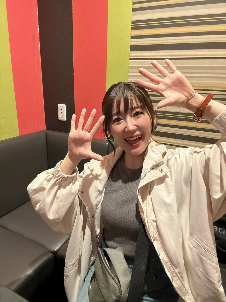hironoshiozaki's tweet photo. おはようございます☀️

昨日は急遽なツイキャス配信ありがとうございました🙌✨
みんなと乾杯した炭酸水が、妙に美味しく感じた〜！！🥤
アーカイブ残してあるから見てねぇ📱

そして、オフ会の人数の件、無事に調整出来ました❣️ありがとうございます🙇‍♂️

追加日はまた告知させて頂きます💌 https://t.co/iH1dmgs7Zf