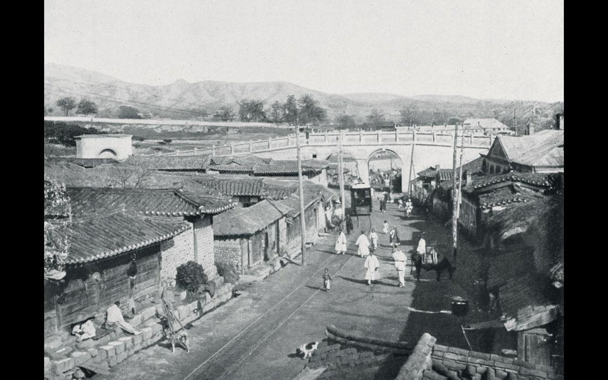 UltraRightK's tweet photo. @jdmwjgg11 @66YXZLC2sgAoHKp @riyonriyon0 he showed image of countryside too 😂, why you show modernized westernized tokyo, so stupid, here is pre-modernized seoul. https://t.co/g3wPhnWOPx