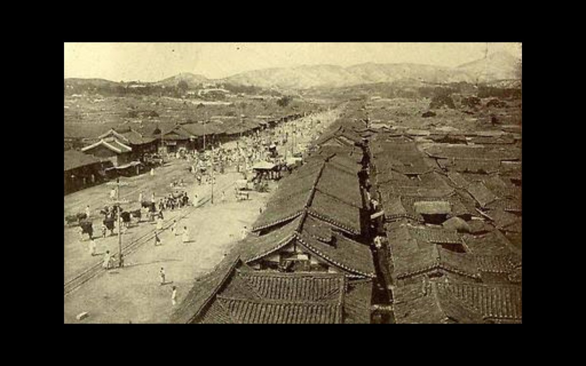 UltraRightK's tweet photo. @jdmwjgg11 @66YXZLC2sgAoHKp @riyonriyon0 he showed image of countryside too 😂, why you show modernized westernized tokyo, so stupid, here is pre-modernized seoul. https://t.co/g3wPhnWOPx