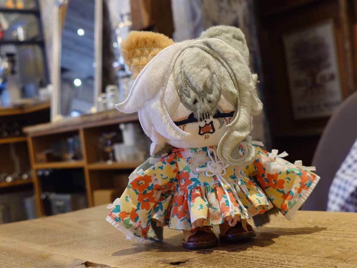 Fuuuuu_ji_'s tweet photo. 新しいお洋服を着てもギャン泣きしていたまづま　そこへ現れたのは…？

#今日のまづま
#テトリアシとり
#ゆきただっこ https://t.co/J8RxZbNnkD