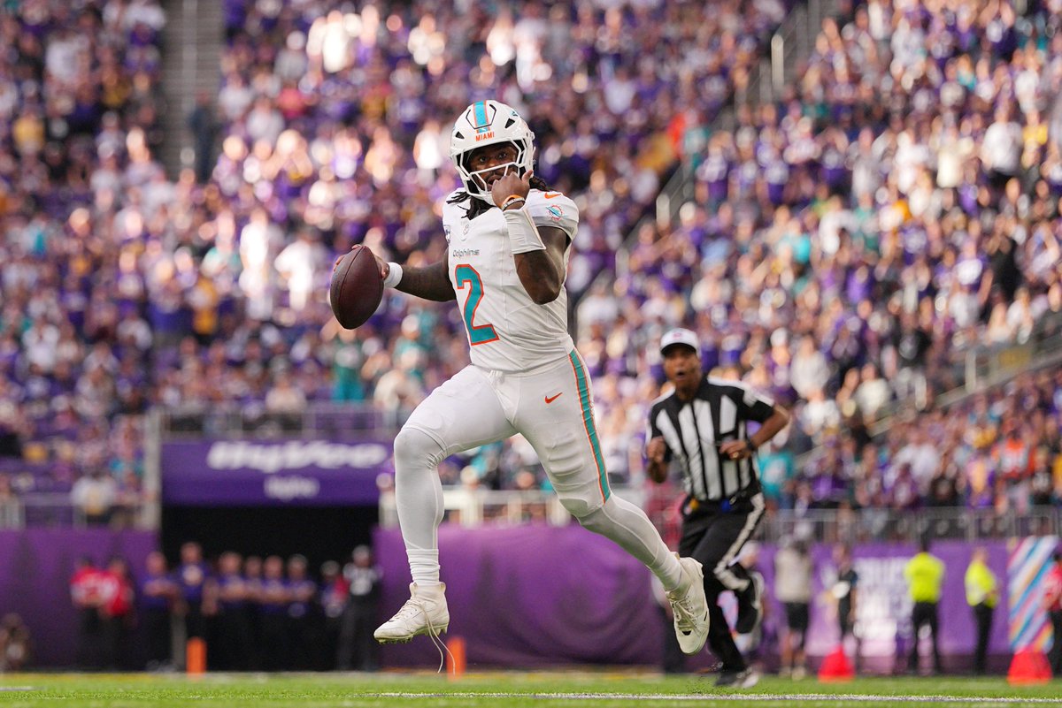 FinsXtra's tweet photo. 📊 Malik Willis vs. Minnesota Vikings:

➖ 8/17 passing
➖ 85 passing yards
➖ 0 touchdowns
➖ 0 interceptions
➖ 1 fumble lost
➖ 67.0 passer rating

Thoughts on Malik Willis' performance today? #PhinsUp https://t.co/l1zJN4FbxG