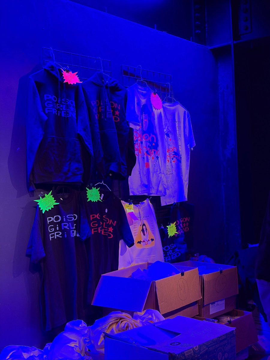 bechdelpass's tweet photo. saw poison girl friend in la yesterday <3 https://t.co/FgQsks4XjV