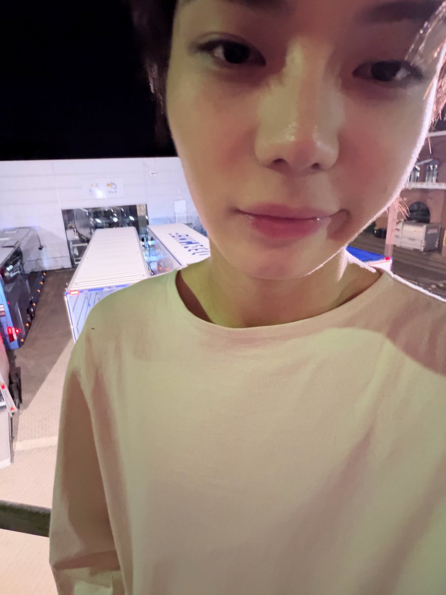 ohyoulic's tweet photo. 🐈‍⬛: *pap super imut*
🐈‍⬛: konsernya udah selesai dengan baik
🐈‍⬛: makasih yaa

SUMPAH OHYUL AMZBNZDHFH IMUT BANGET KAYAK PILUS ADUH MAU GUE KUNYAh KRAUSSSS KRAUSSSS https://t.co/ppP8Lxc4hp