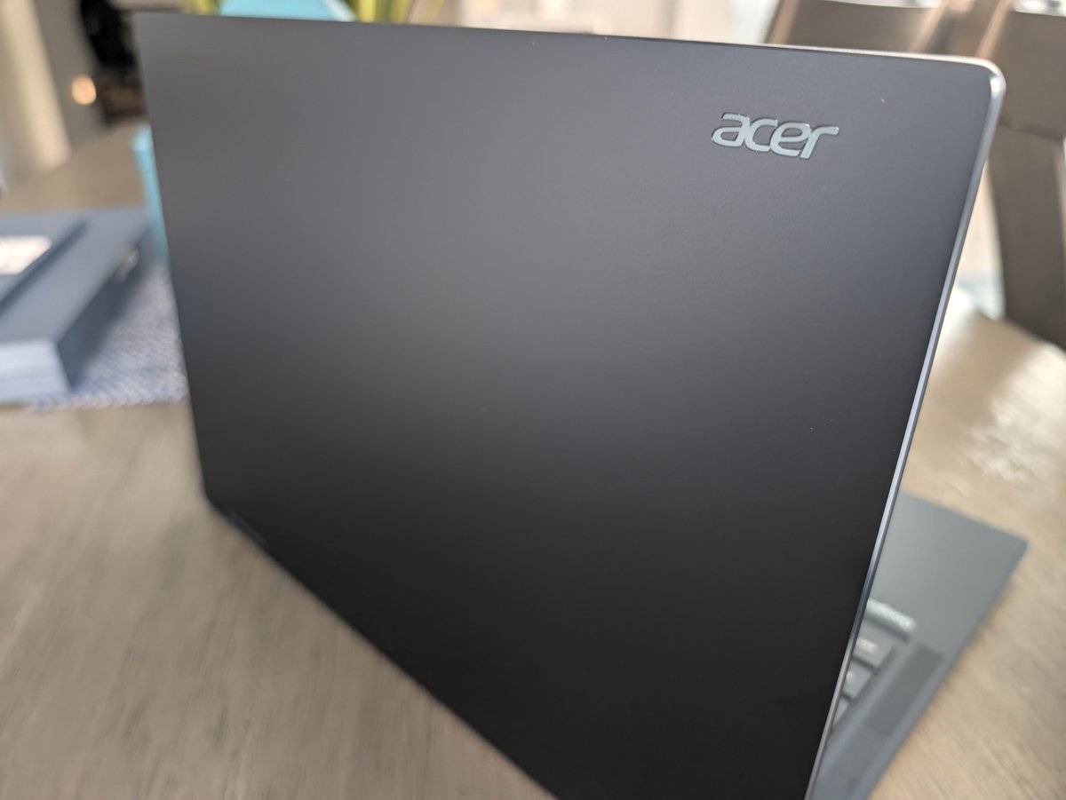 CorysTechTime's tweet photo. The colorway on the Acer Googlebook 14 is pretty sweet https://t.co/V5YFbzYDFs