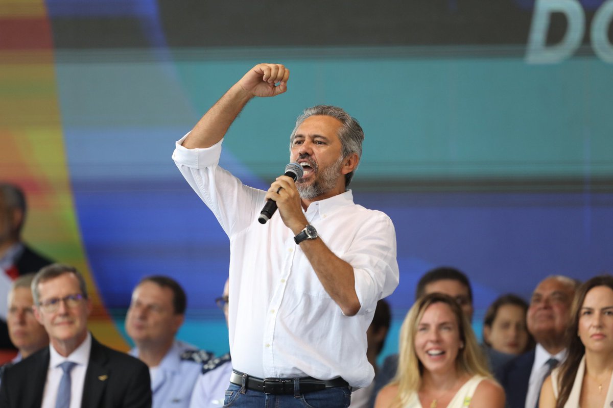 opovo's tweet photo. Elmano de Freitas derrota Ciro Gomes e é reeleito governador do Ceará no 1º turno 

📷 Fabio Lima https://t.co/puHCog0llr