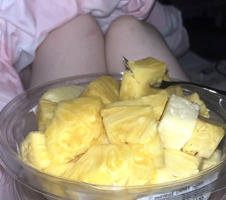 judahtwt's tweet photo. loooove pineapple 😋 https://t.co/cIZAI9dxeN