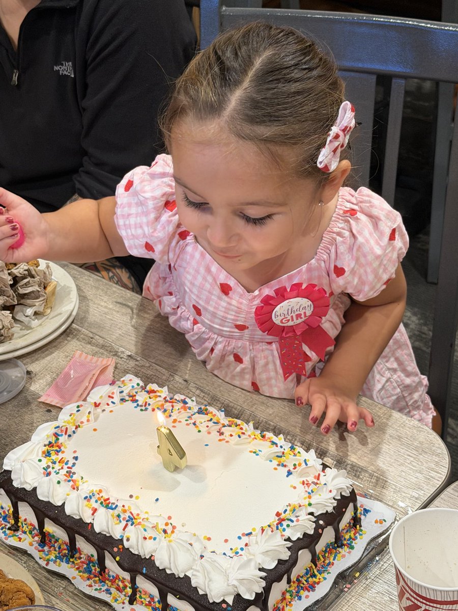 troylurz1's tweet photo. This happy girl turned four today. Happy birthday Evelyn. Grandpa and Grandma love you. It was a great day. We hope you had fun.  #Four, #BigDay https://t.co/6OJJ5r36Wf