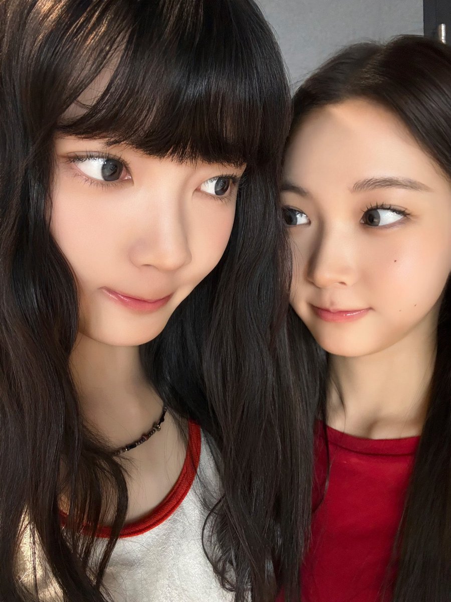 SeahFRANCE's tweet photo. TWITTER 𑣲⋆ 03.10.26

#SEAH : with my GRLS ˚₊‧

(1/2)

#세아 #TUIDE #튜이드 https://t.co/02aUPZWOr8