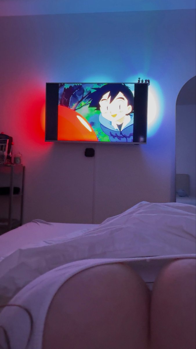 mimiiivv's tweet photo. just watching tv https://t.co/OLblp763Hd
