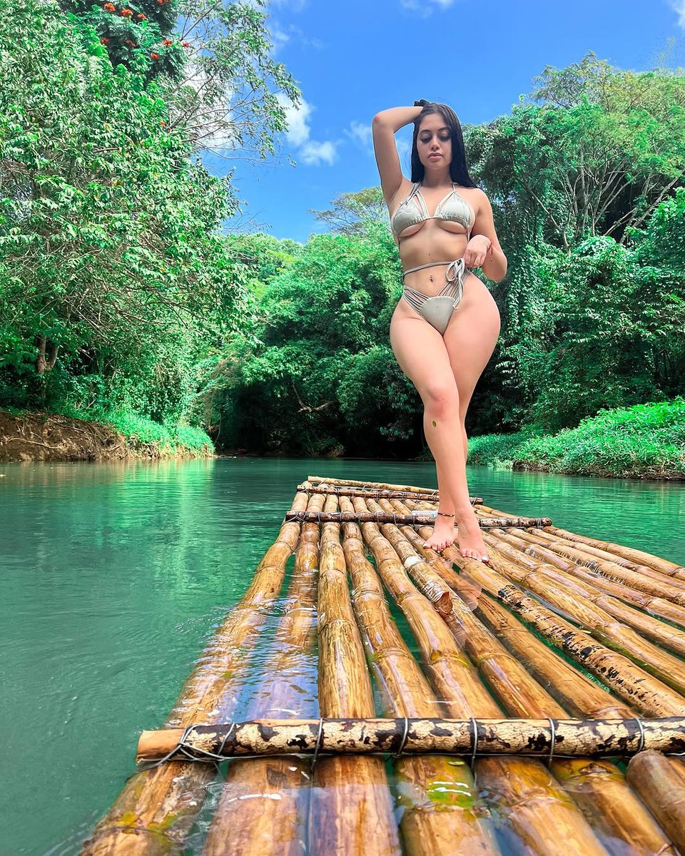 SRamirez44302's tweet photo. The person maneuvering the raft is the same one who snapped all these pictures 😂 he really knew how to capture my best angles. He must have plenty of practice given how many tourists head to Jamaica for this excursion. https://t.co/GBf8qHaOzB
