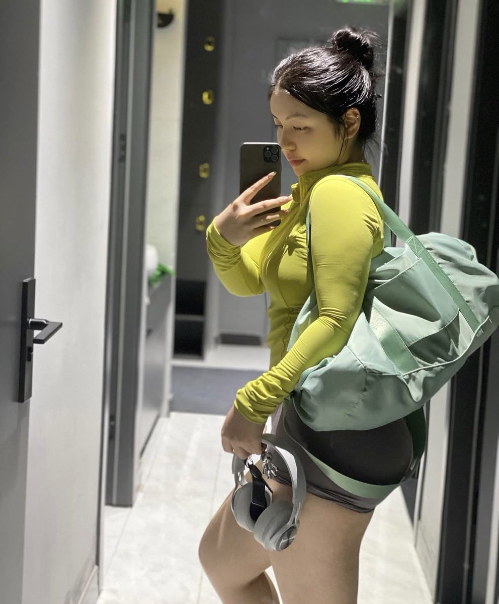 ToplAss_'s tweet photo. 国庆快乐 #反差 #健身 #女大 #肥臀 https://t.co/2ngPxWBr9q