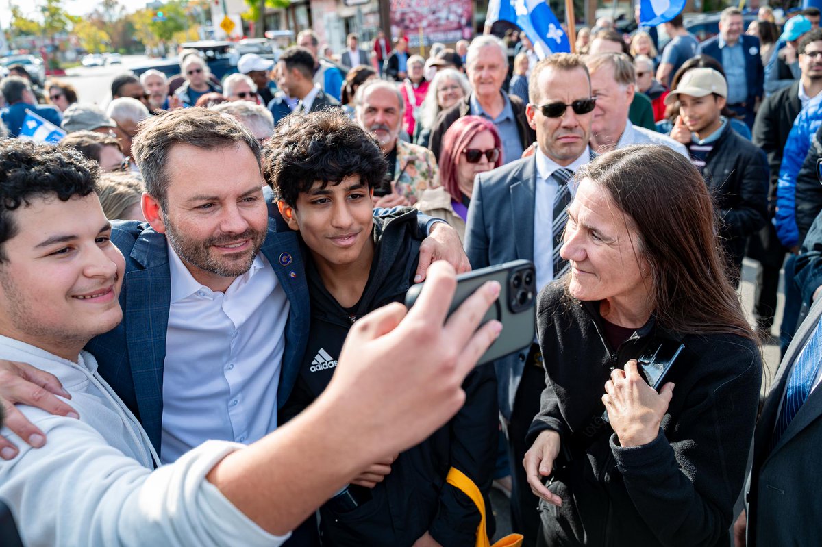 partiquebecois's tweet photo. Le Jour J approche! C’est dans les circonscriptions d’Hochelaga-Maisonneuve, Rosemont, Maurice-Richard et Laval-des-Rapides que s’est terminée aujourd’hui la tournée de toutes les régions du Québec! Nous sommes très fiers d’être le seul parti qui a pris le temps de rencontrer tous les Québécois et les Québécoises.

Merci aux candidates et aux candidats ainsi qu’à nos militantes et militants pour leur accueil chaleureux! Demain, c'est jour de vote. On compte sur vous pour faire le choix du changement!