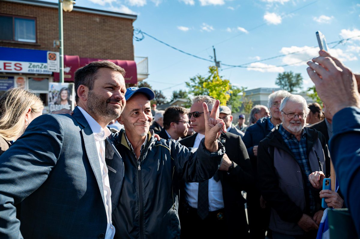 partiquebecois's tweet photo. Le Jour J approche! C’est dans les circonscriptions d’Hochelaga-Maisonneuve, Rosemont, Maurice-Richard et Laval-des-Rapides que s’est terminée aujourd’hui la tournée de toutes les régions du Québec! Nous sommes très fiers d’être le seul parti qui a pris le temps de rencontrer tous les Québécois et les Québécoises.

Merci aux candidates et aux candidats ainsi qu’à nos militantes et militants pour leur accueil chaleureux! Demain, c'est jour de vote. On compte sur vous pour faire le choix du changement!