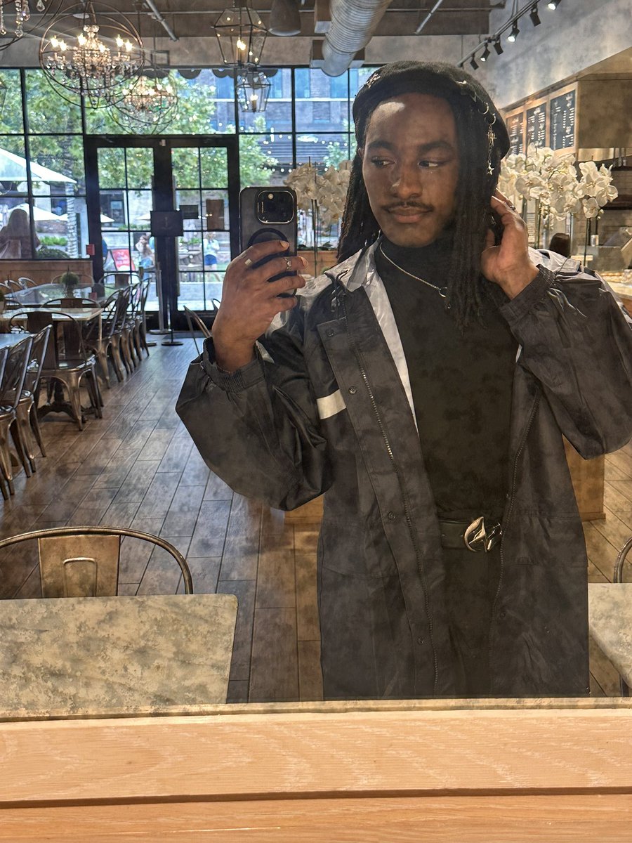 MUGL3RMUS3's tweet photo. Went on my first ever date today, and the person that took me out was…ME🥰✨ https://t.co/x18z2ZvfK6