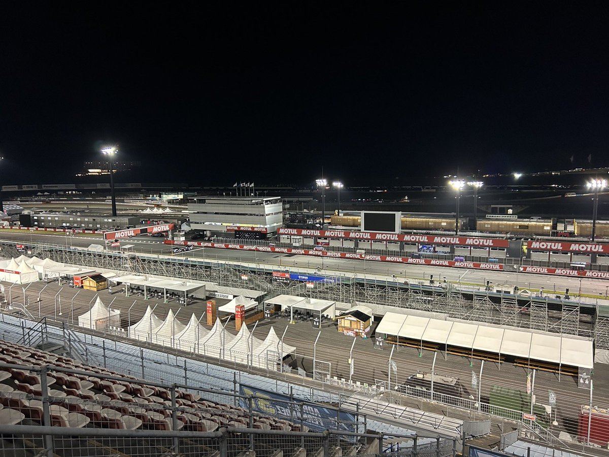TOS2070's tweet photo. 10月2~4日、もてぎにてmotoGPが開催されました。
TOSからは複数名がコース員として参加し、筑波の経験を活かしながら楽しい週末を過ごしました。
レースレベルの高さは勿論、国際大会ならではの雰囲気、観客との交流など貴重な経験を持ち帰りました。

また来年お会いしましょう‼️ https://t.co/m0zYcle9z1