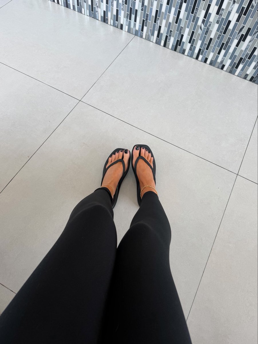 latinalexyy's tweet photo. relapse for my feet https://t.co/bQ2yGOCz9J