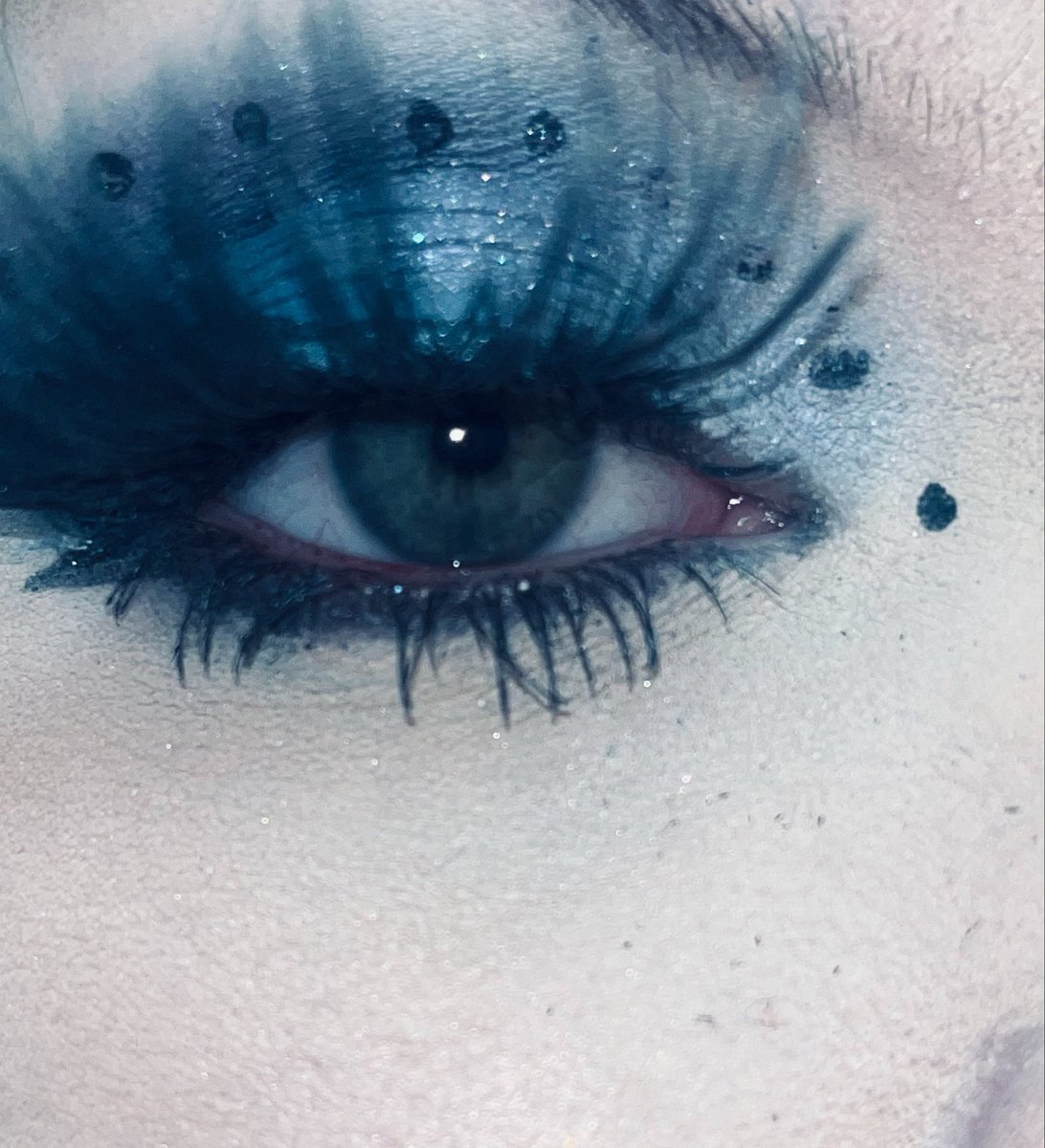 Livvieee444's tweet photo. My makeup from yesterday idk if I posted it or not. I’m so dizzy rn omg I’m wearing alike weights and fasting. My mantra is f0od is po1son idk if they’ll be weird about that phrase I censored it anyway. I’m stoned at work and was also yesterday https://t.co/pIvTaUR4eL