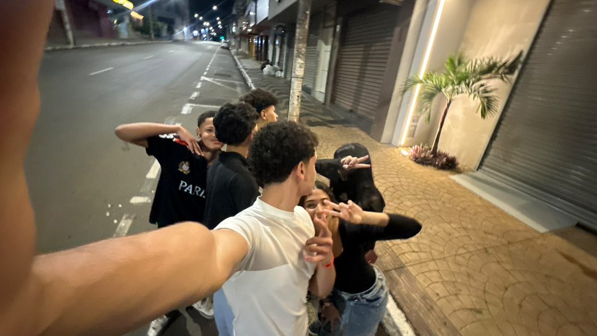 colacocala's tweet photo. melhores amigos da adega 10 pra sempre ❤️ https://t.co/OwZJu2mq39