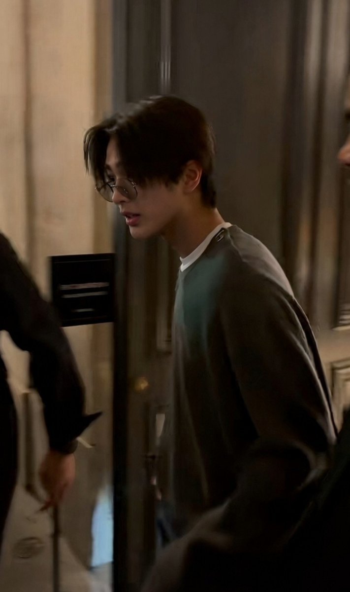 konoiskono's tweet photo. 261005 IN PARIS FOR CHANEL

#KEONHO #건호 #CORTIS #코르티스 https://t.co/NUio3RnB1c