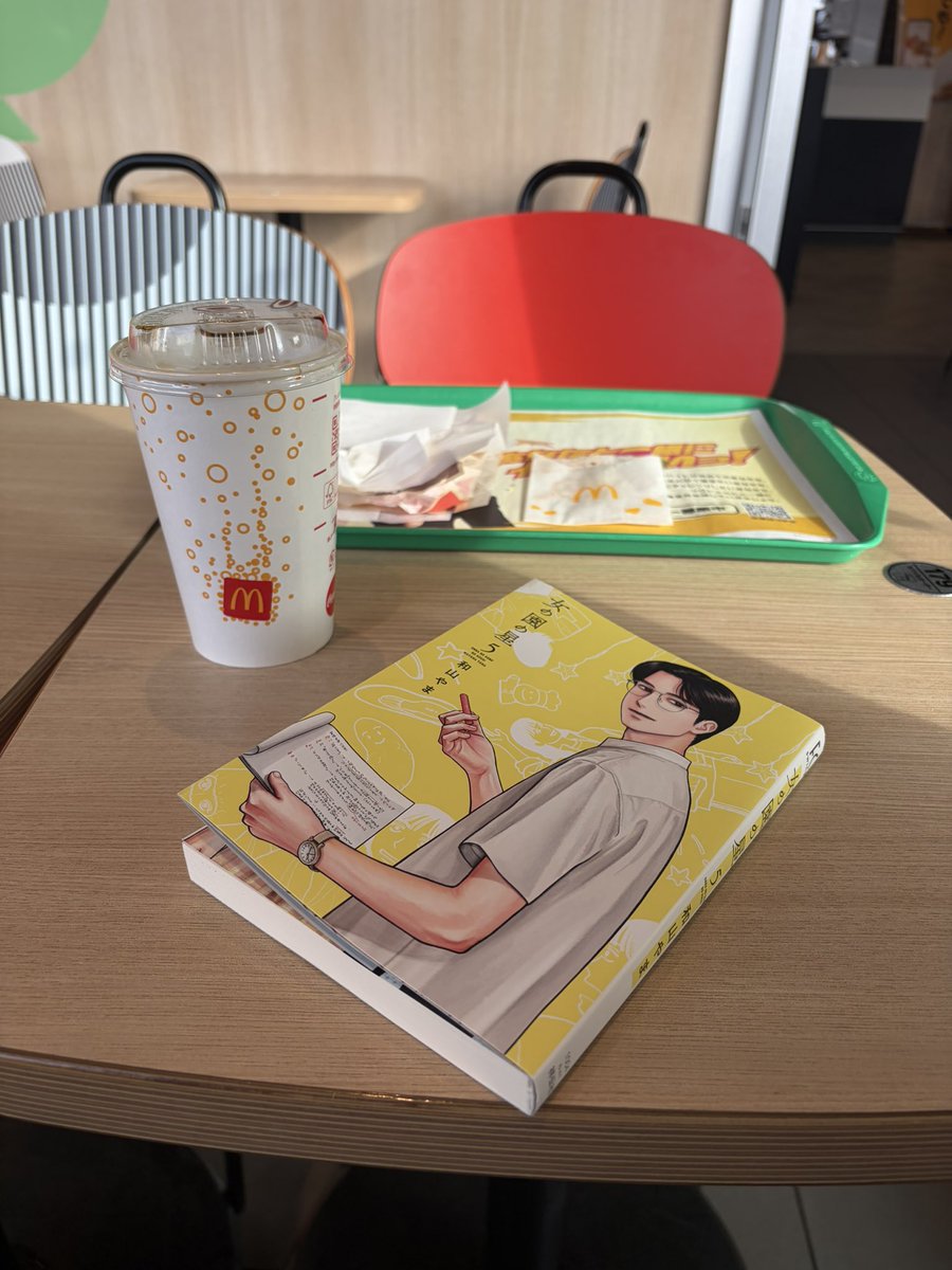 butamon2015's tweet photo. 今日はサボりたい気分だったからサボって朝マックしてる。
客が誰もいないマックでマンガ読んでる。
そろそろ家族が出かける時間だ。
もうちょっとマックでゆっくりしてから帰宅する。 https://t.co/CBQeLwCvkP