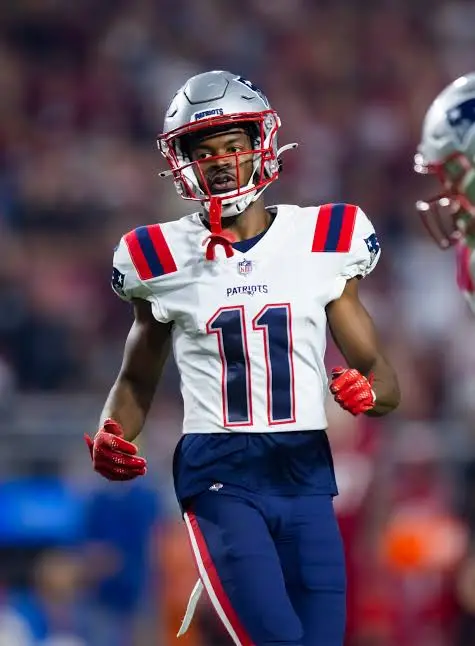 PatsBuzz's tweet photo. Tyquan Thornton was finally starting to pan out...

Just to break his ankle on that 50+ yard catch.

Dang it man. Prayers. 🙏🙏 https://t.co/3ChElsr1RG