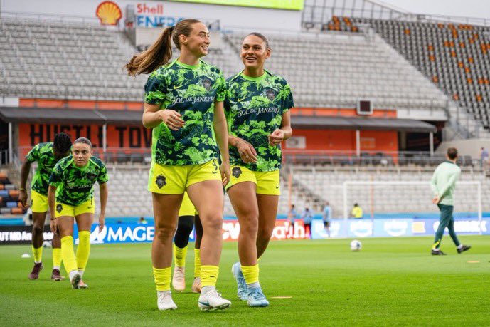 Be2Sports's tweet photo. #NWSLโฝ๏ธ Warmups underway for Houston ๐
HOU vs. WAS | 7:00 PM ET | Roku Channel https://t.co/0pu0RRW6P1