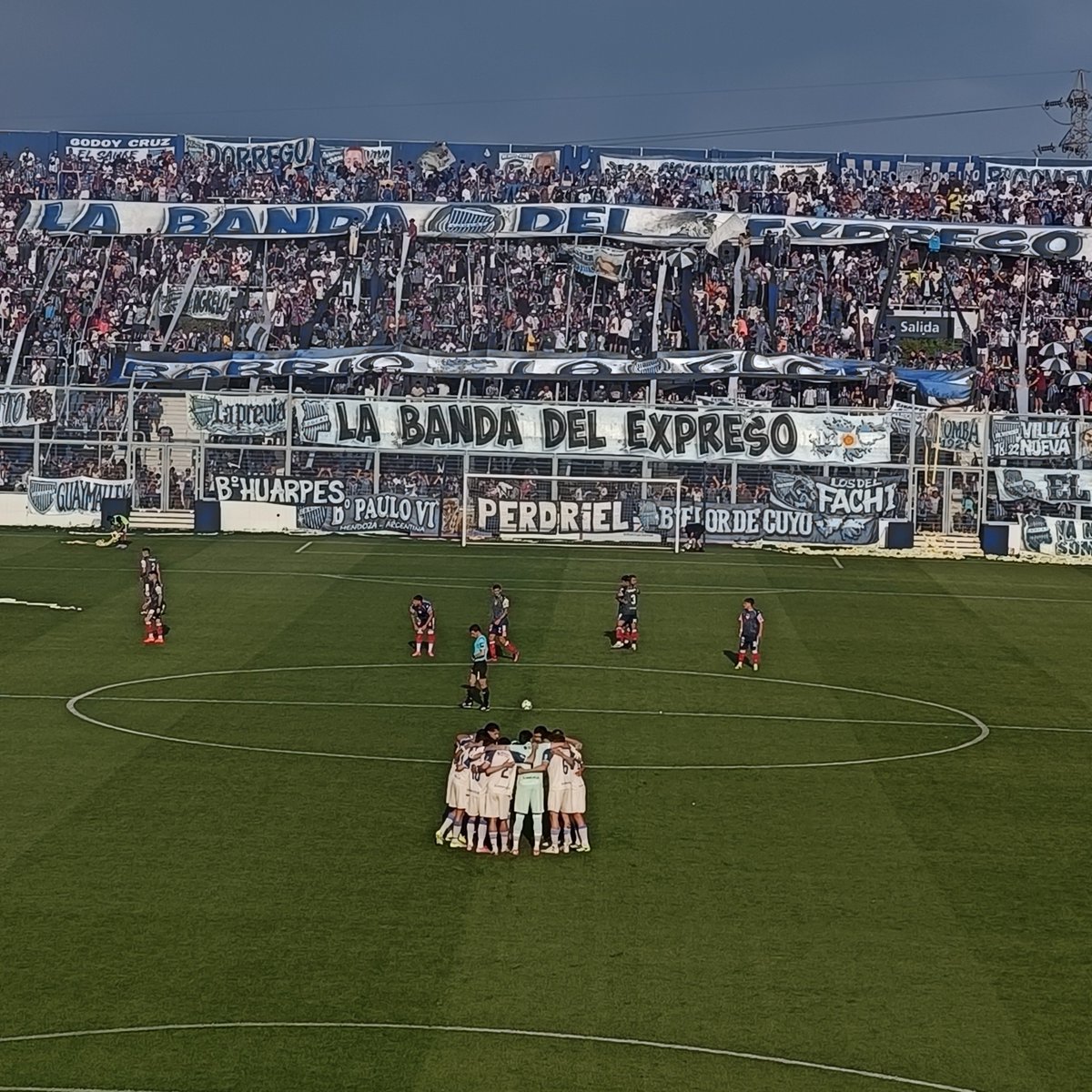 ColuchiF's tweet photo. ENORME triunfo de #GodoyCruz

Con garra y con corazón. El DT metió todo, buscó con toda la carne al asador. 
De esos triunfos memorables, con la ilusión intacta.
Necesitaba ganar un partido así, con carácter y entrega.
Así se juega la categoría, quedan 4 finales más... https://t.co/oJlE35Okcv
