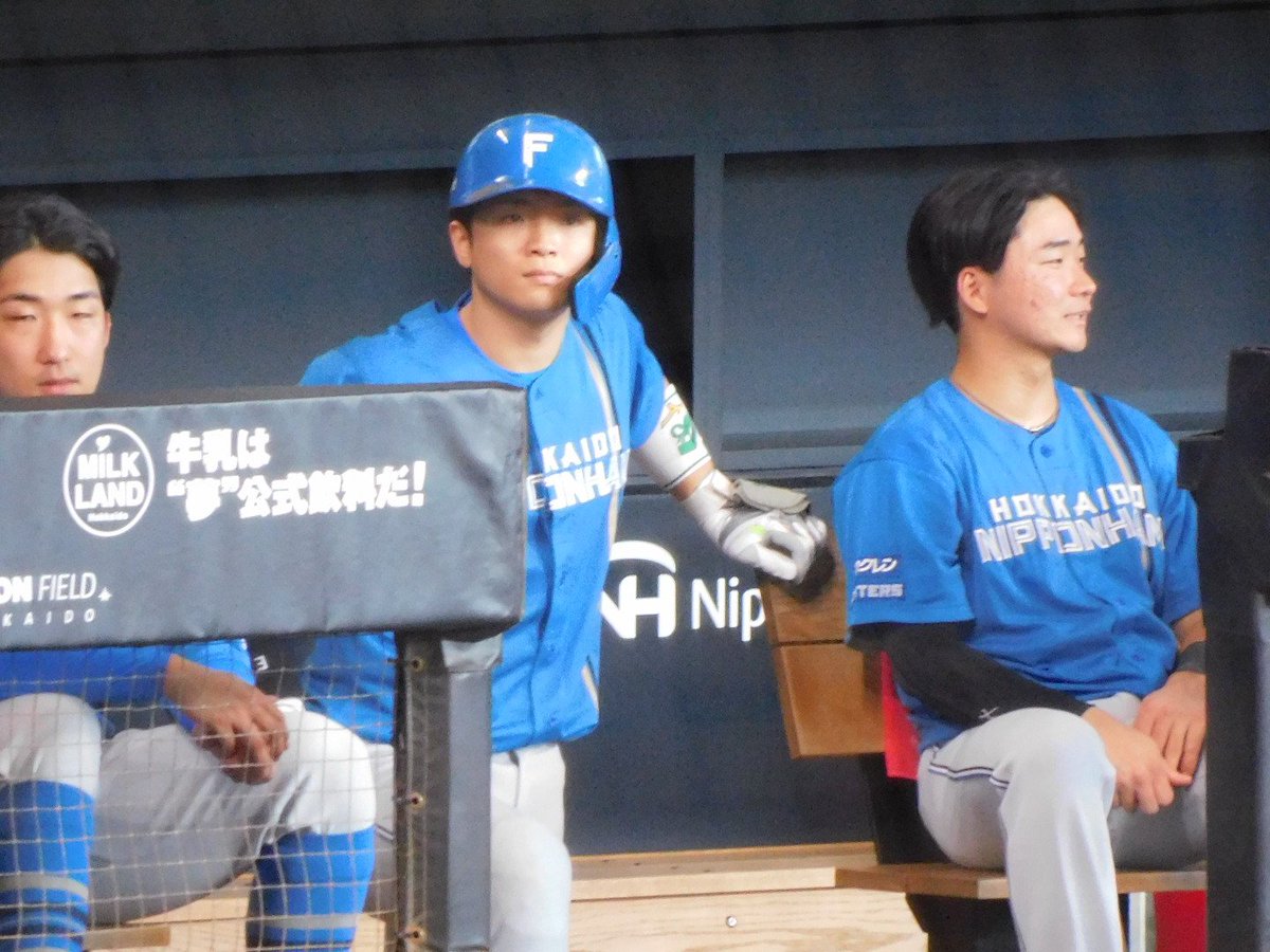 a10mi7's tweet photo. エスコンでビジターユニ姿
観れました☺️

あまり、ベンチ撮らないけど、
撮りたくなるよね～😆
 #郡司裕也 https://t.co/5cjs7GVXka