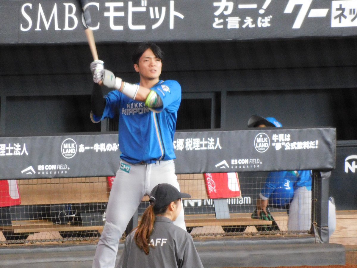 a10mi7's tweet photo. エスコンでビジターユニ姿
観れました☺️

あまり、ベンチ撮らないけど、
撮りたくなるよね～😆
 #郡司裕也 https://t.co/5cjs7GVXka