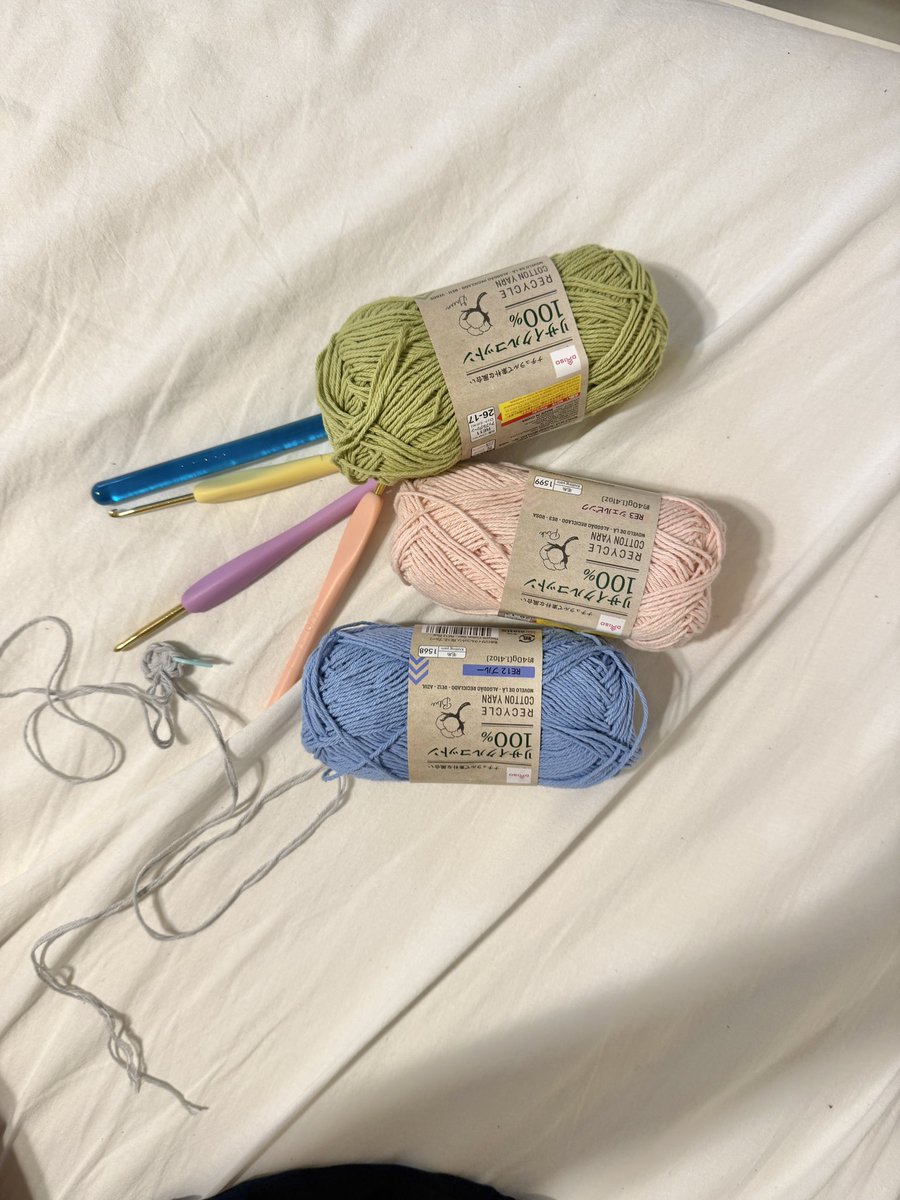 venus_____chan's tweet photo. 心が沈みがちなときこそニットセラピー🧶🌿　編みながら好きな映画観れるし、自分だけのアイテムが完成して達成感この上なし✔️ 自然と無心になれるから気づいたら気持ちが前向いてる。 https://t.co/OJ2RGzQQAR