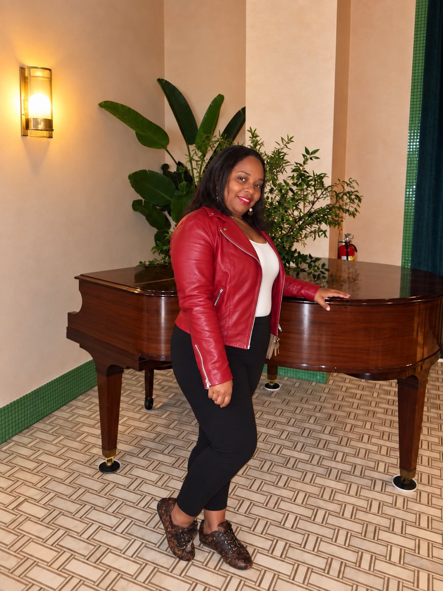 sherellero's tweet photo. Happy birthday to me October 4th 
Cash app me!!! https://t.co/iCJwDKEtR8
