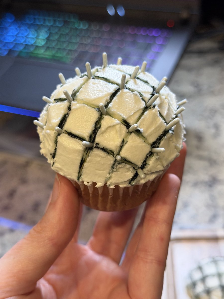 FrostLouve's tweet photo. Pinhead Cupcakes⛓️🤍
Baking Stream = Success 
#hellraiser https://t.co/QSyDDuhnYN
