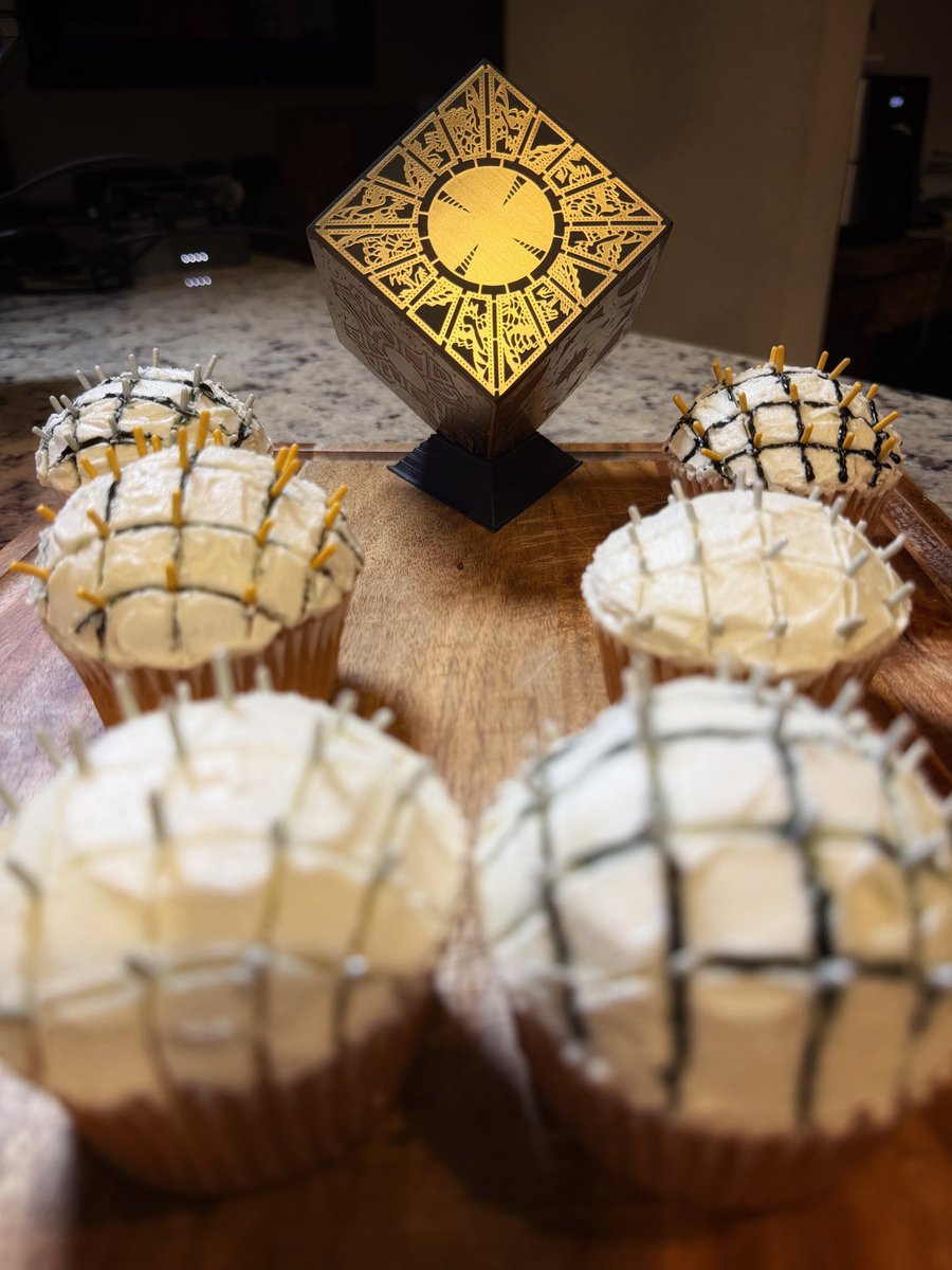 FrostLouve's tweet photo. Pinhead Cupcakes⛓️🤍
Baking Stream = Success 
#hellraiser https://t.co/QSyDDuhnYN