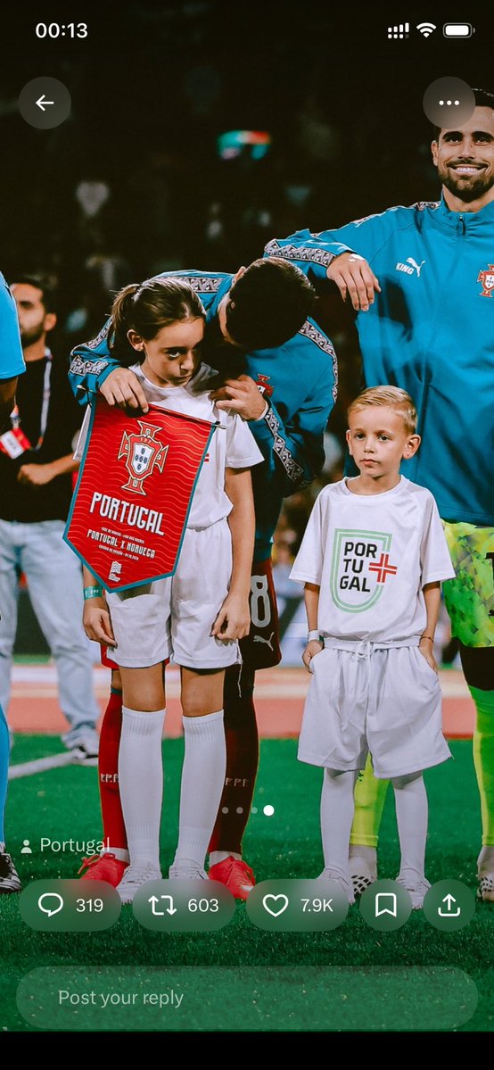 CharmiqCha's tweet photo. @B_Fernandes8 @selecaoportugal ❤️Family https://t.co/ckSV5C6ciJ