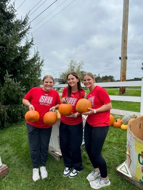 RedWolvesSB's tweet photo. Team helped out at Valewood Farms this past week getting the pumpkin patch ready!🎃👻 https://t.co/rzk7kmeqDF